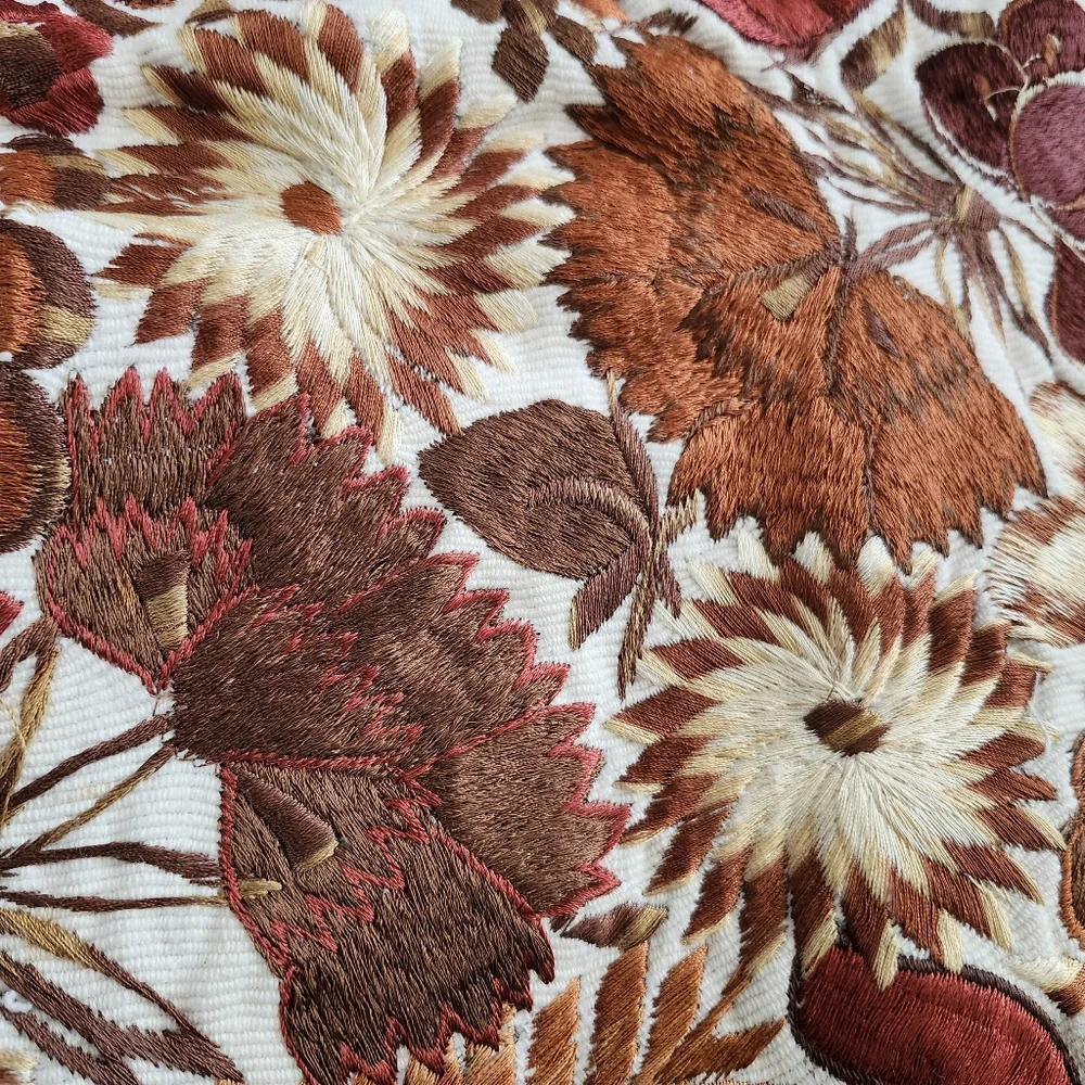 Floral Patterned Table Runner - Picture 2 of 10
